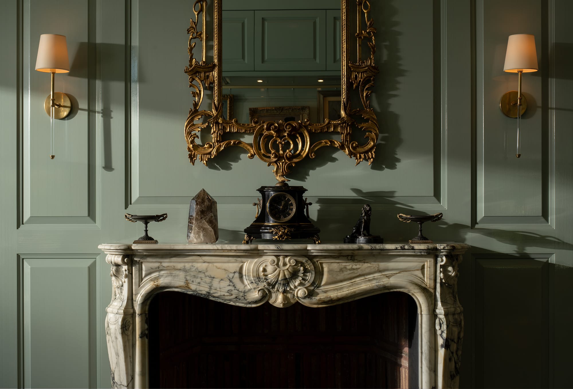 How To Use Gilded Mirrors in Modern Classic Interiors